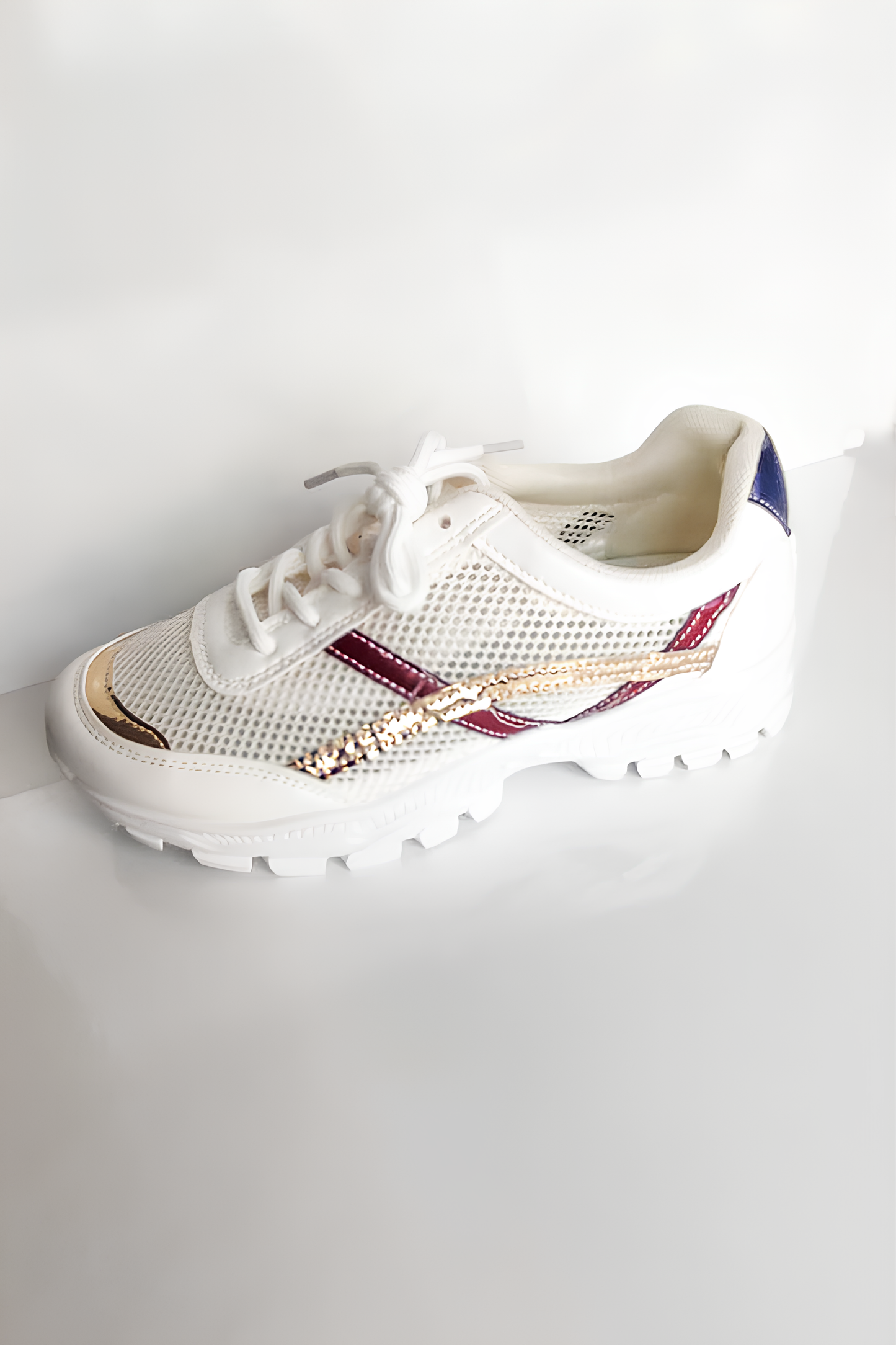 Kadın Spor Ayakkabı – Beyaz Fileli, Konforlu ve Şık Günlük Sneaker