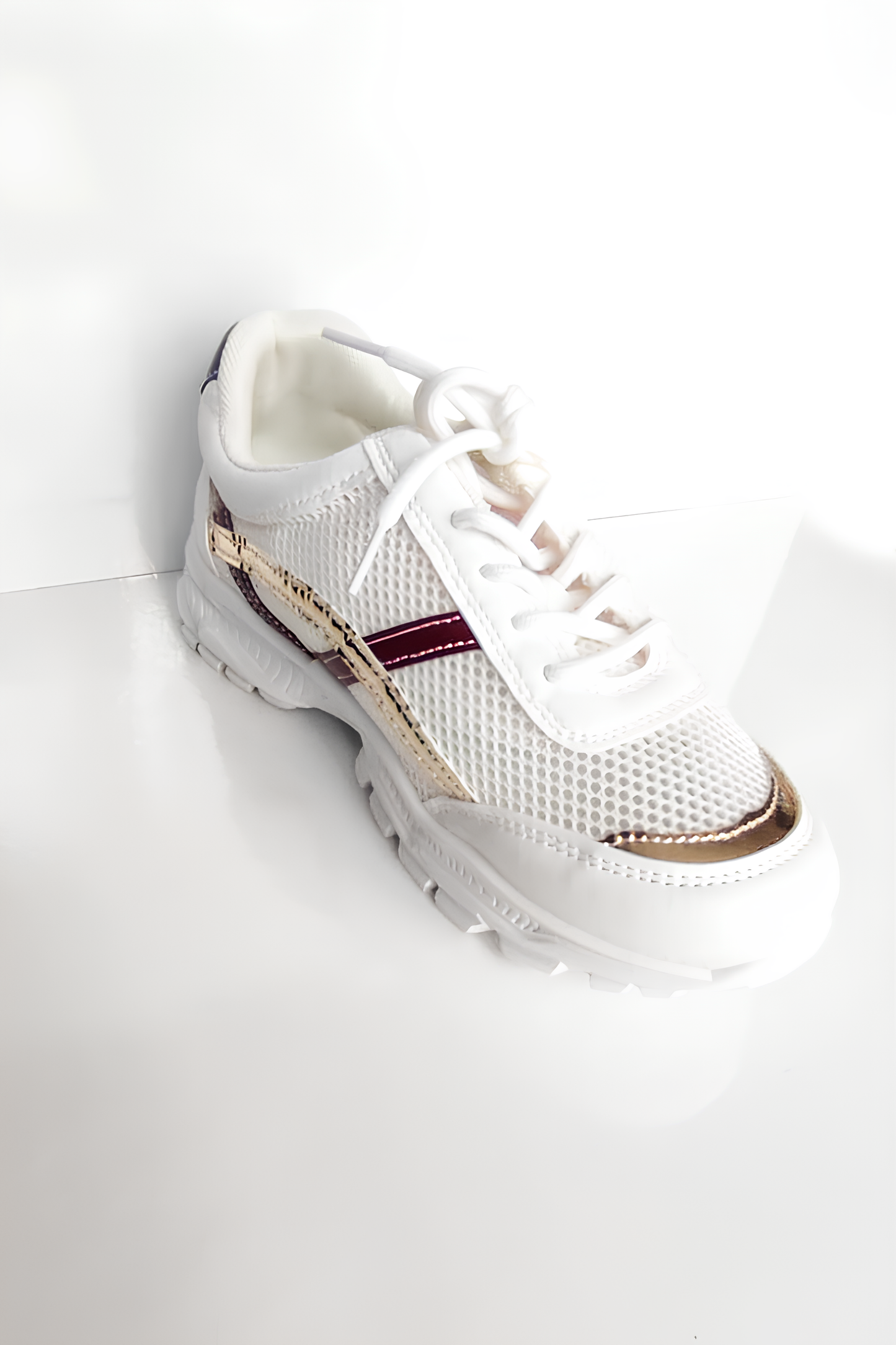Kadın Spor Ayakkabı – Beyaz Fileli, Konforlu ve Şık Günlük Sneaker
