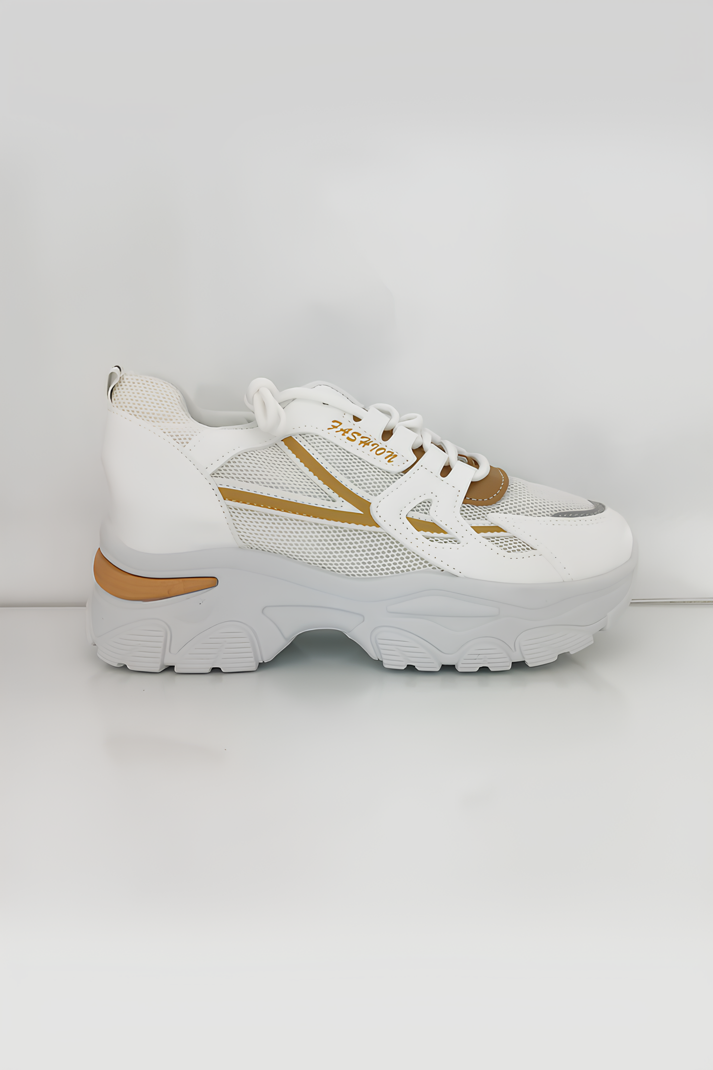 Kadın Beyaz Kahverengi Detaylı Kalın Taban Spor Ayakkabı - Rahat ve Şık Sneaker