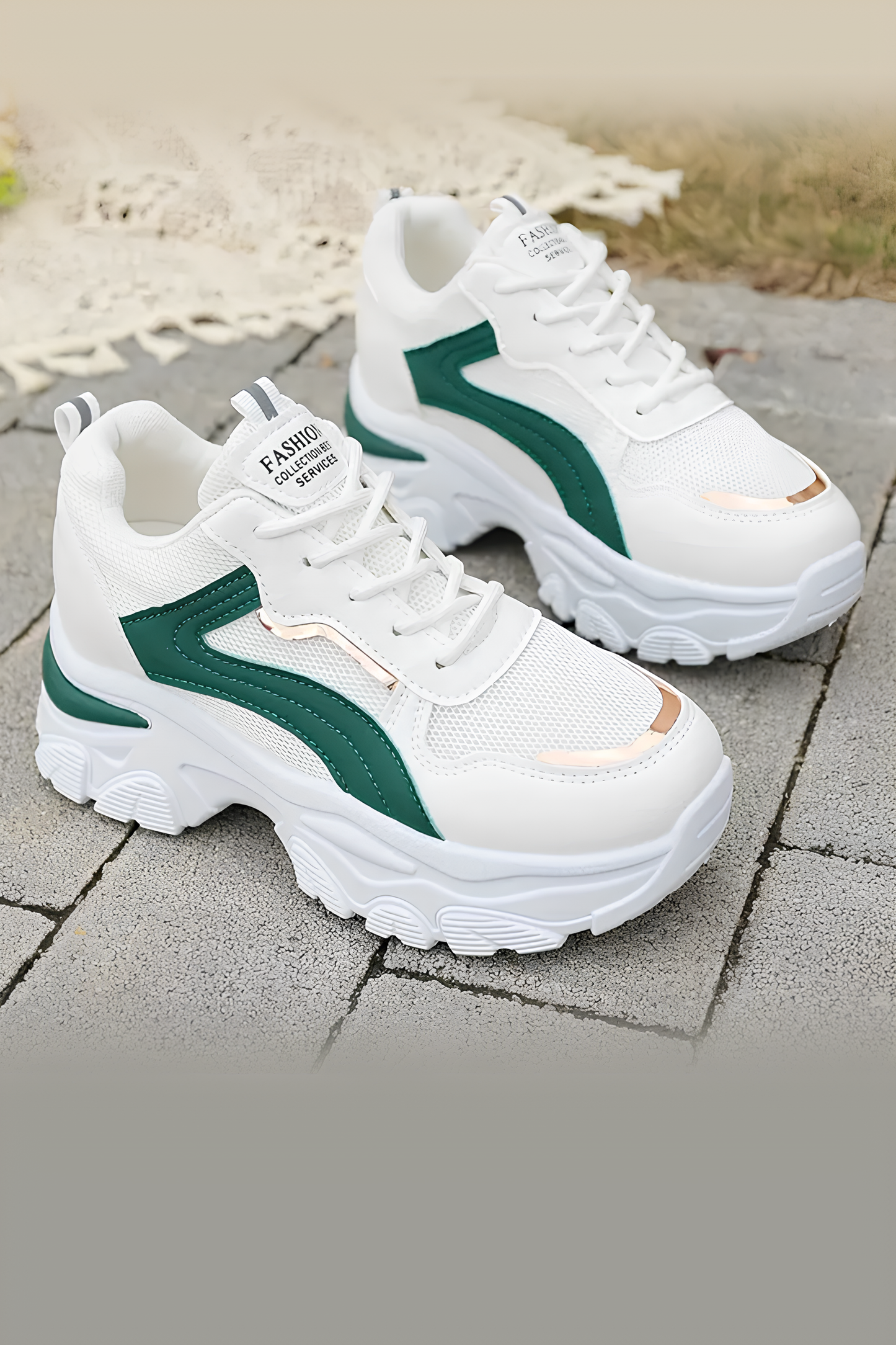 Beyaz Kalın Taban Kadın Spor Ayakkabı – Yeşil ve Gold Detaylı Nefes Alabilen Sneaker
