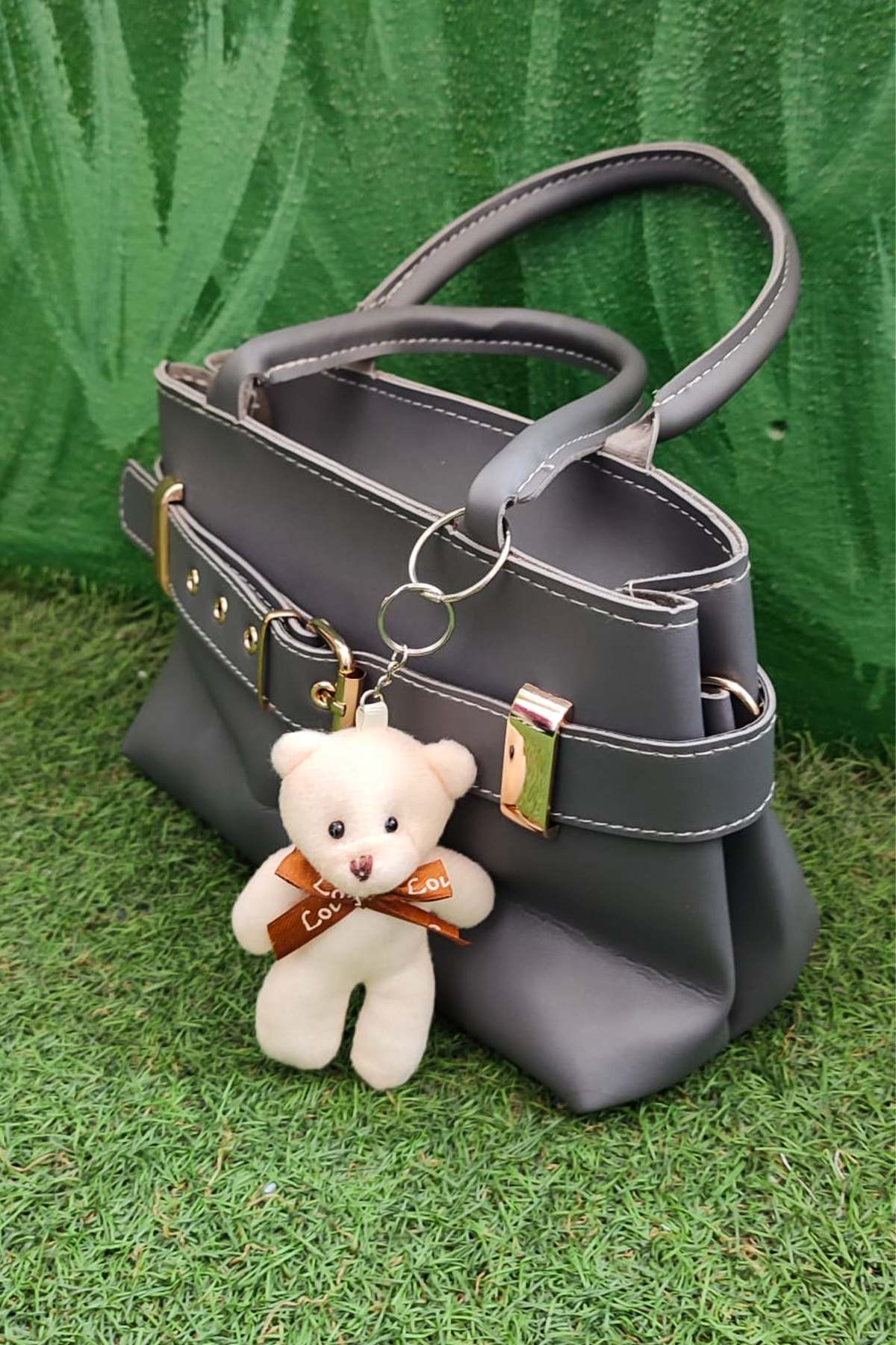 Peluş Ayı Charmlı Kadın Omuz Çantası – Gri Deri & Peluş Ayıcık Detaylı
