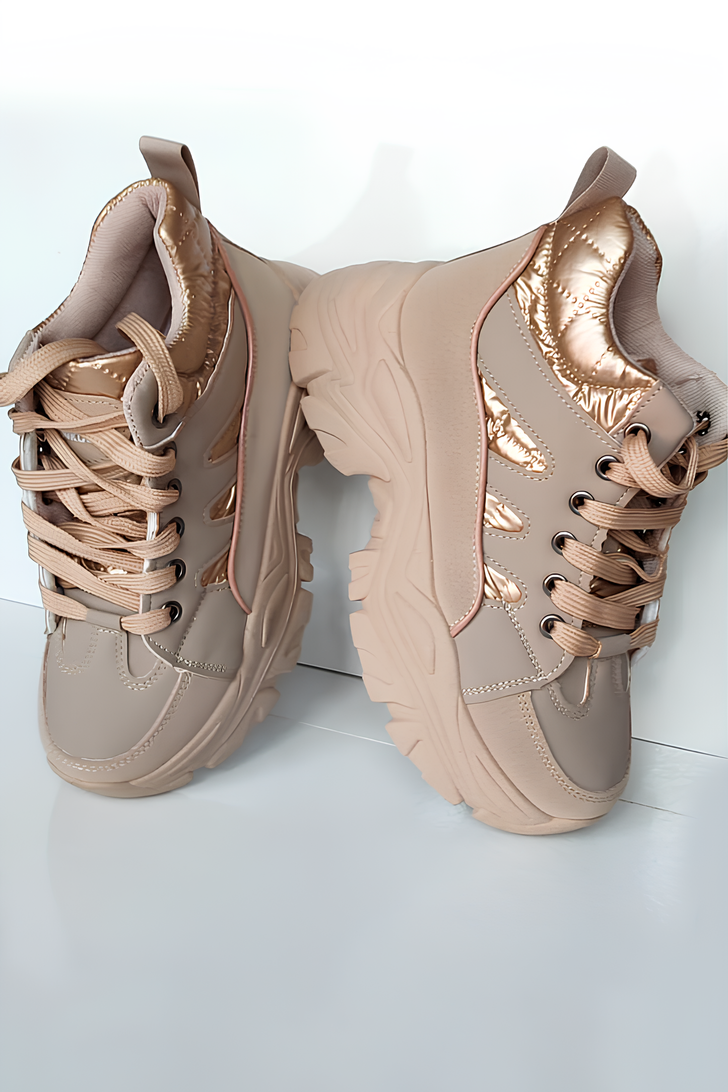 Kadın Kalın Taban Spor Ayakkabı - Bej ve Gold Detaylı Sneaker, Yürüyüş Ayakkabısı