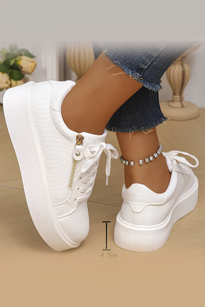 Beyaz Platform Tabanlı Kadın Spor Ayakkabı – Fermuar Detaylı Sneaker Modeli