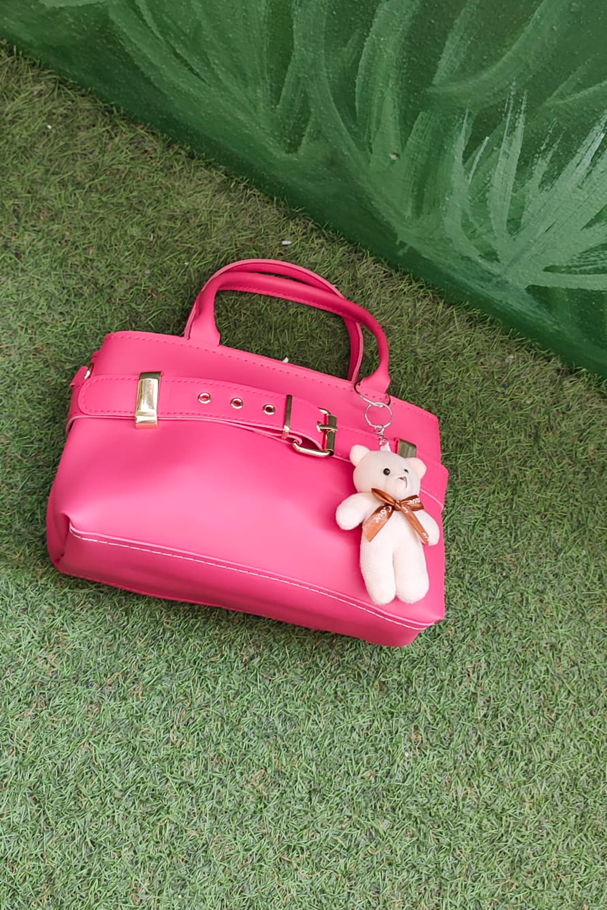 Peluş Ayı Charmlı Kadın Omuz Çantası – Pembe Renk & Peluş Ayıcık Detaylı Kadın Çanta