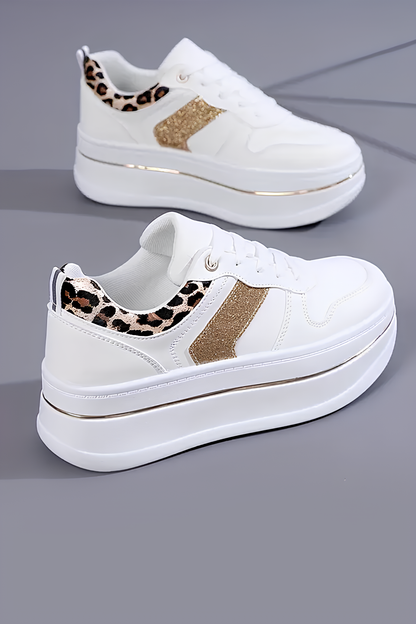 Beyaz Kalın Taban Kadın Spor Ayakkabı – Leopar ve Gold Detaylı Sneaker