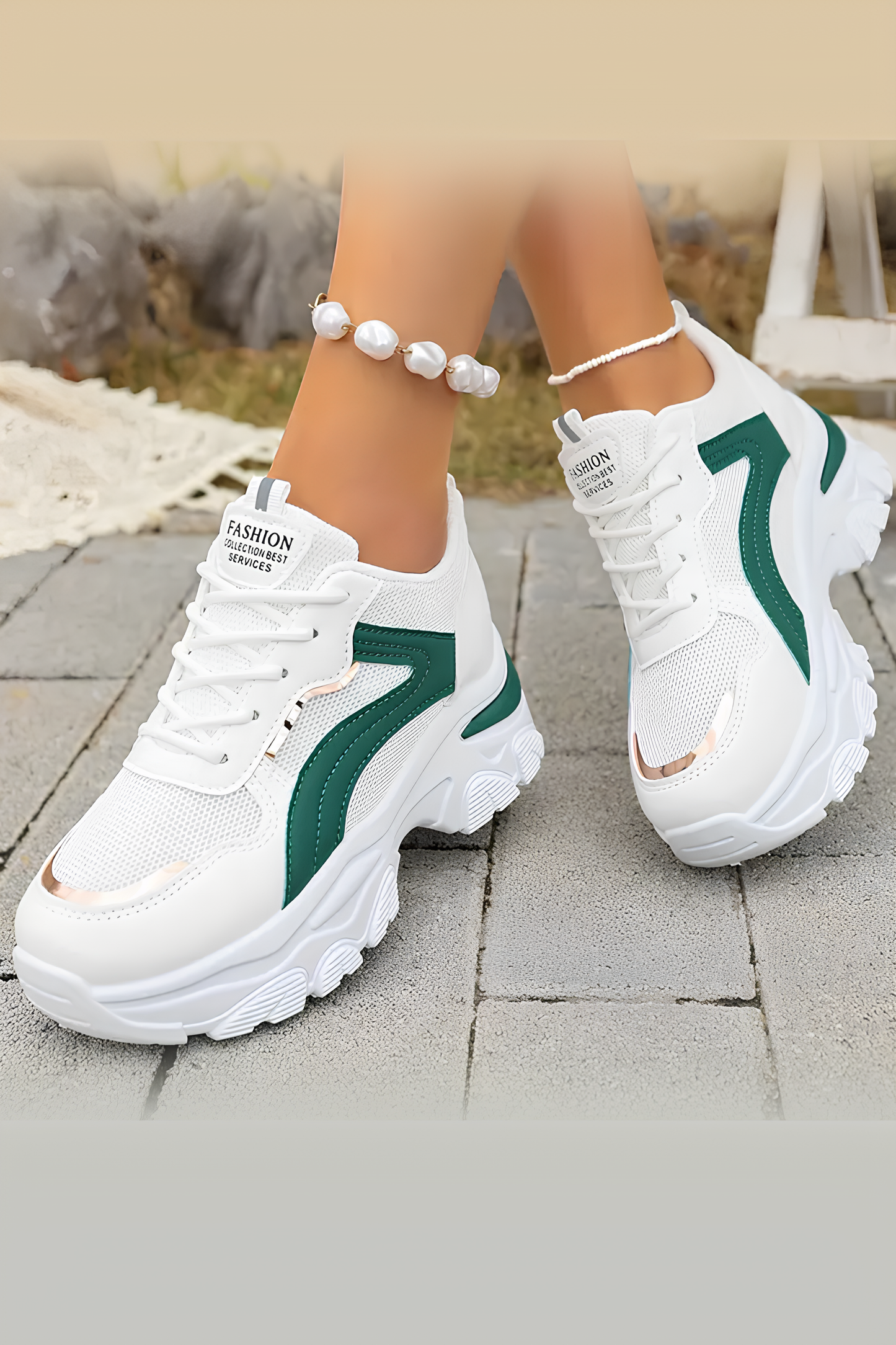 Beyaz Kalın Taban Kadın Spor Ayakkabı – Yeşil ve Gold Detaylı Nefes Alabilen Sneaker