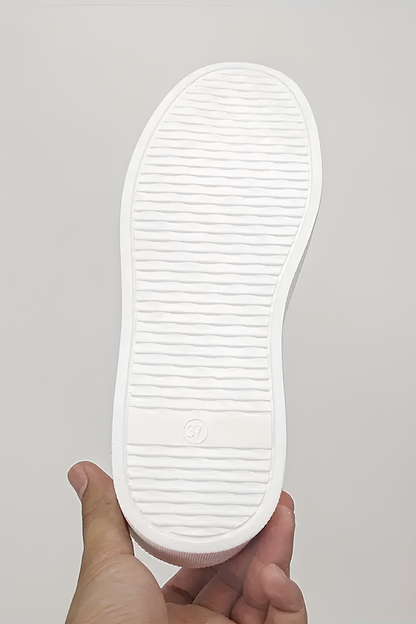 Beyaz Platform Tabanlı Kadın Spor Ayakkabı – Fermuar Detaylı Sneaker Modeli