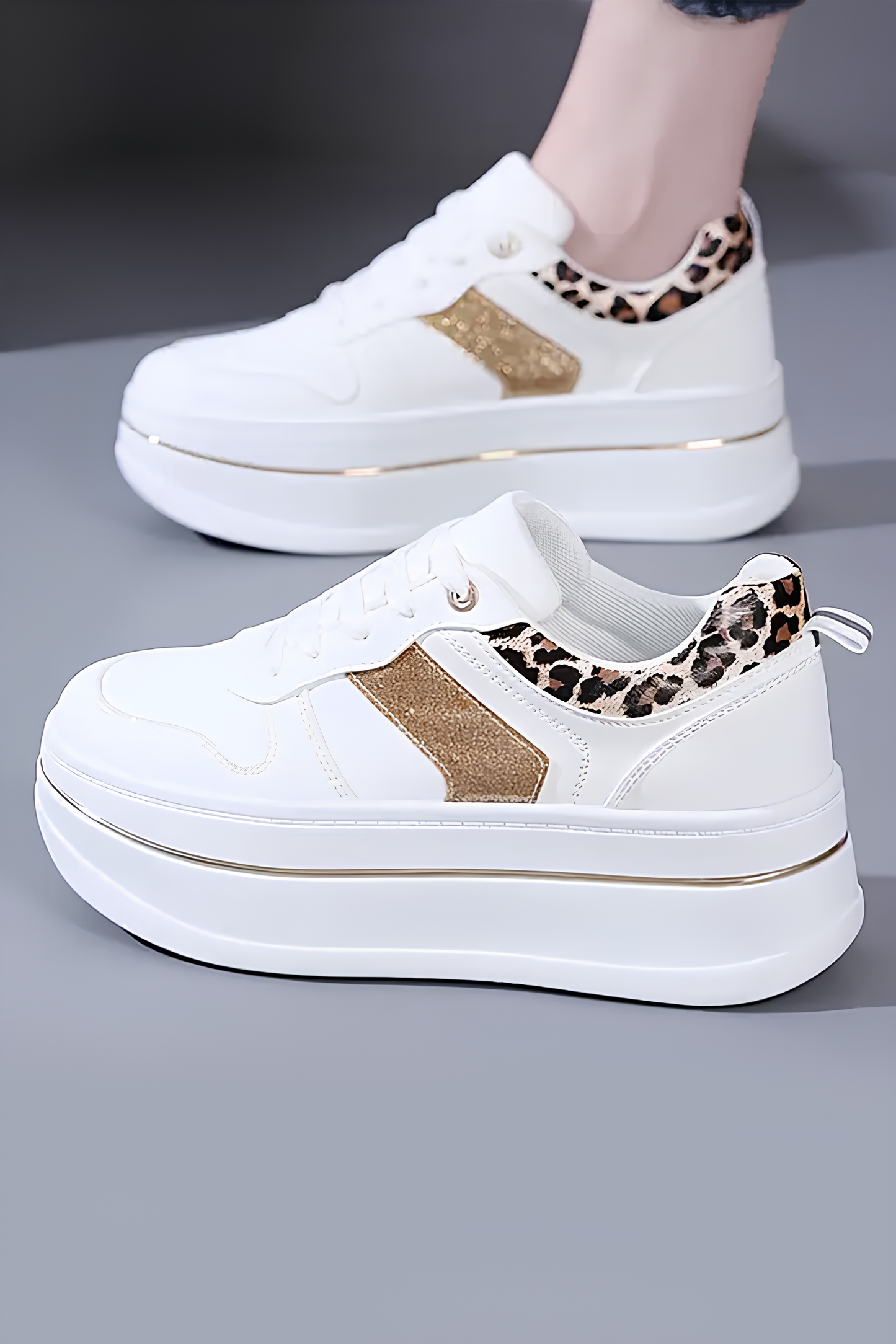 Beyaz Kalın Taban Kadın Spor Ayakkabı – Leopar ve Gold Detaylı Sneaker