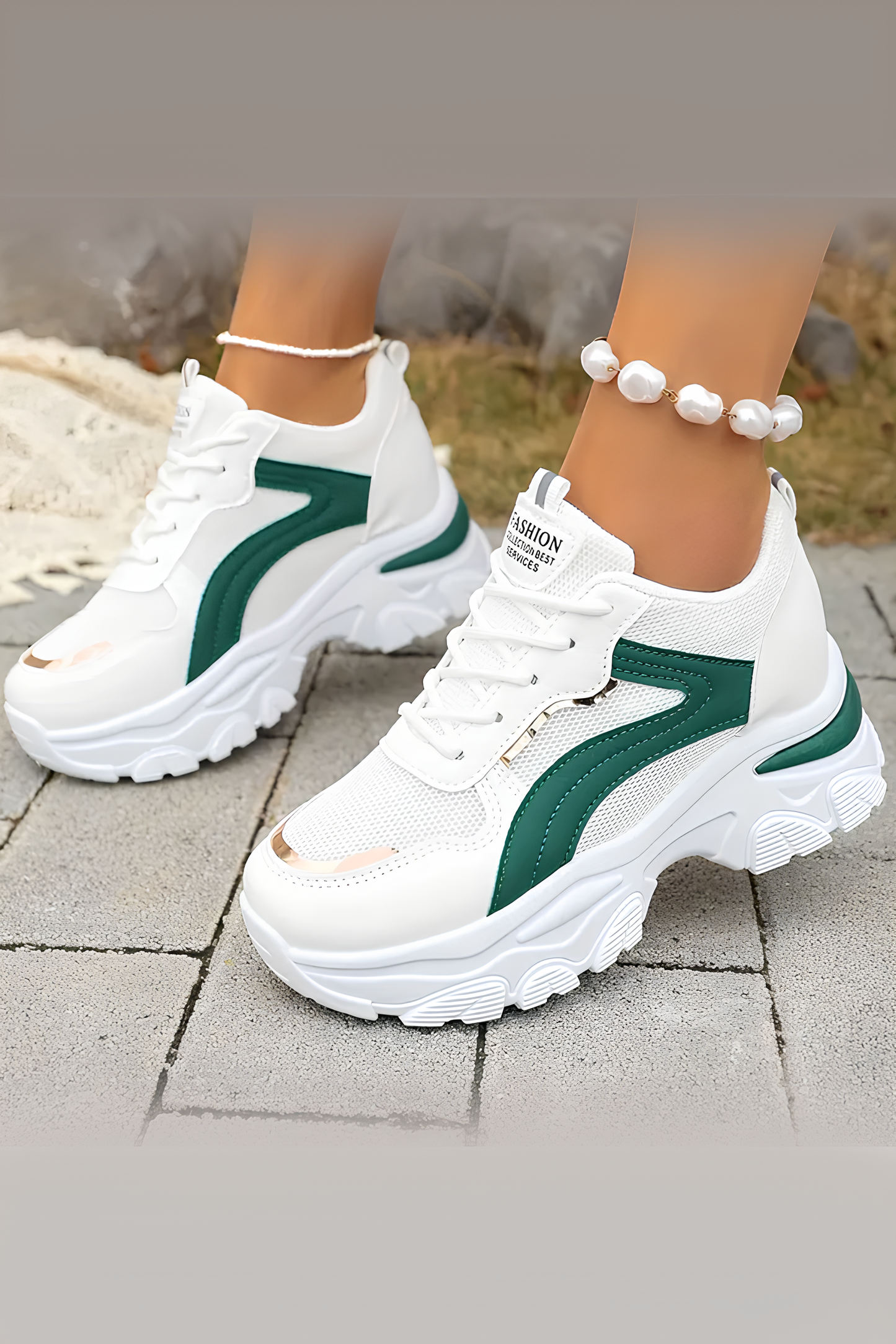 Beyaz Kalın Taban Kadın Spor Ayakkabı – Yeşil ve Gold Detaylı Nefes Alabilen Sneaker