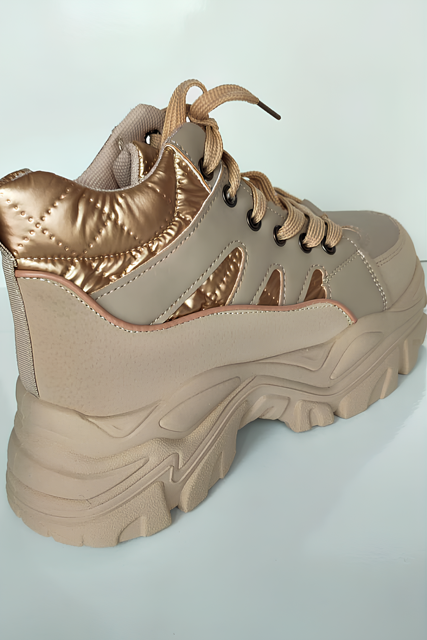 Kadın Kalın Taban Spor Ayakkabı - Bej ve Gold Detaylı Sneaker, Yürüyüş Ayakkabısı