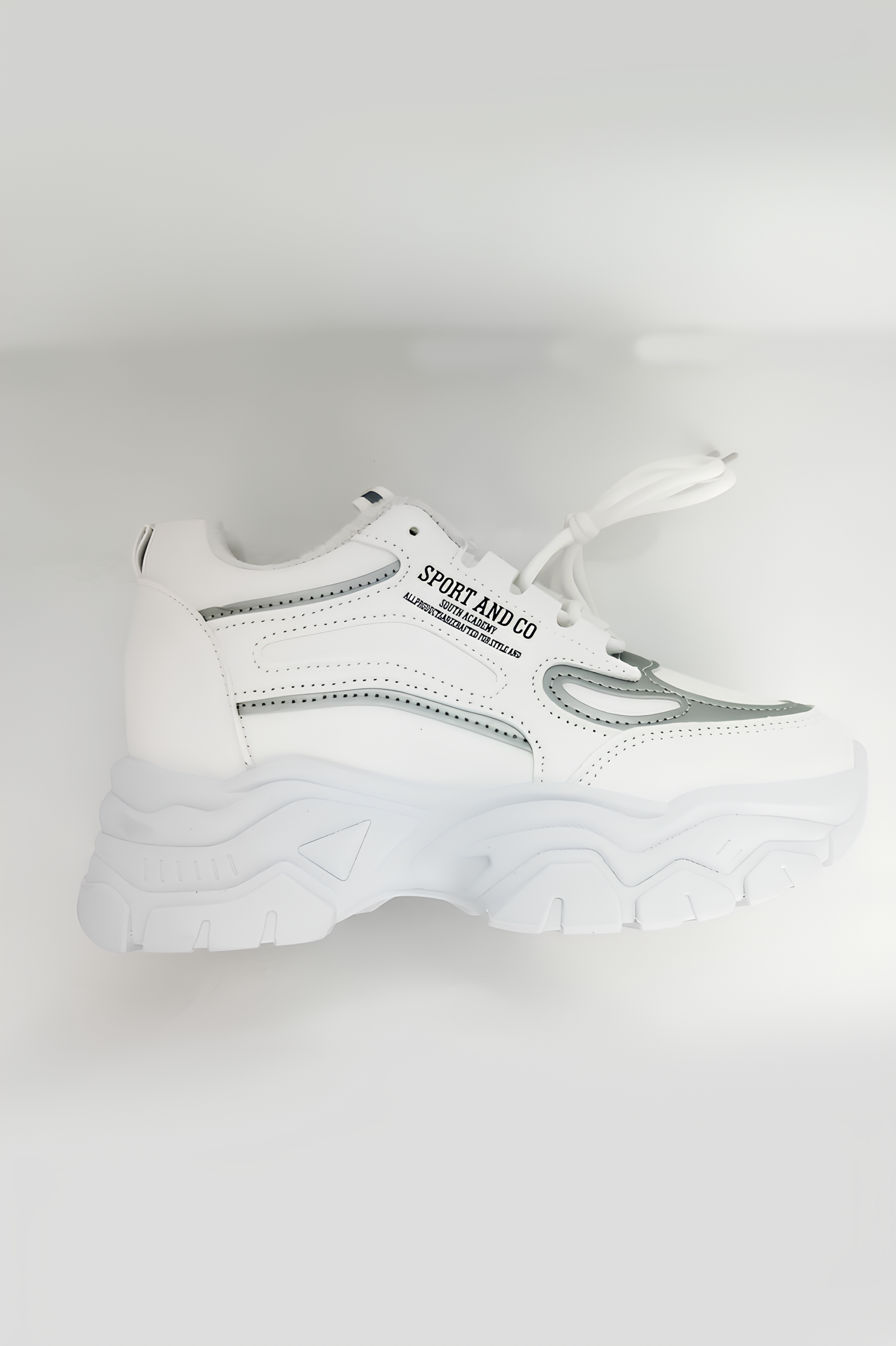 Kadın Beyaz Gri Detaylı Kalın Taban Spor Ayakkabı - Şık ve Rahat Sneaker