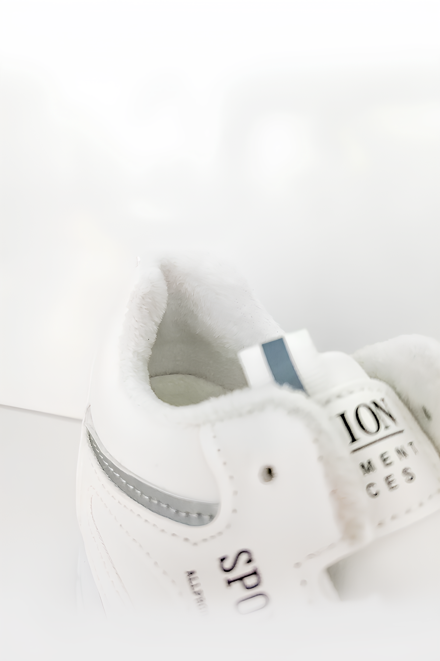 Kadın Beyaz Gri Detaylı Kalın Taban Spor Ayakkabı - Şık ve Rahat Sneaker