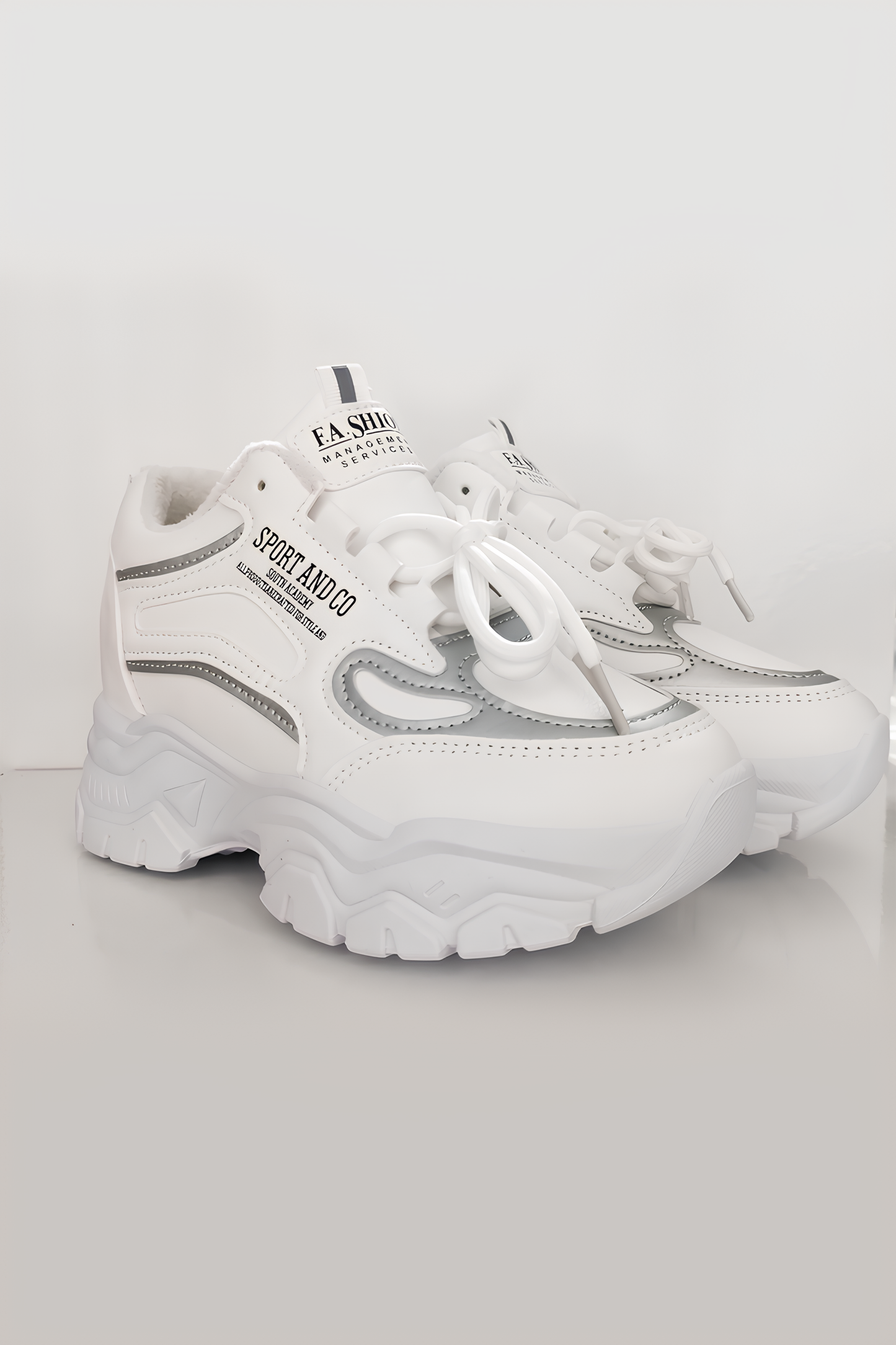 Kadın Beyaz Gri Detaylı Kalın Taban Spor Ayakkabı - Şık ve Rahat Sneaker