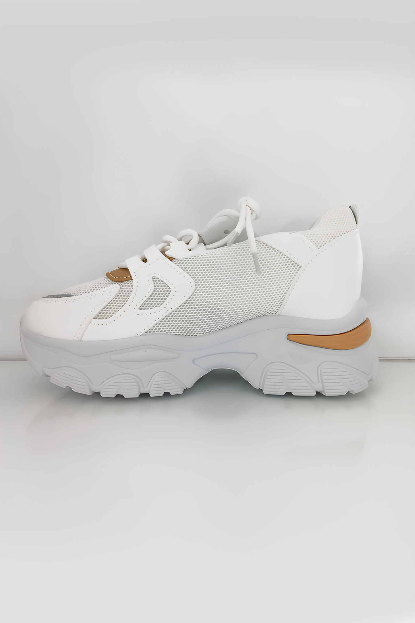 Kadın Beyaz Kahverengi Detaylı Kalın Taban Spor Ayakkabı - Rahat ve Şık Sneaker